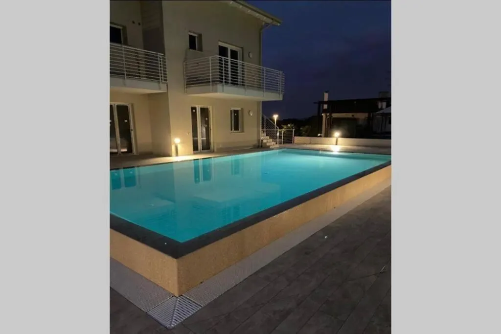 Appartement *Central Lakeside Apt*Swimming Pool & Free Parking Peschiera del Garda